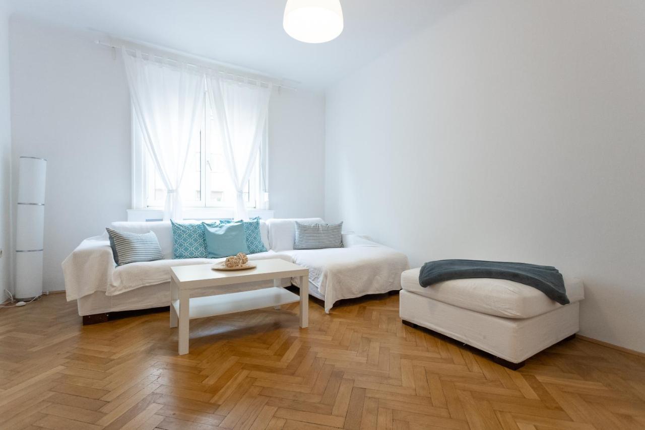 City Center Operastreet Apartment "Italy" Wenen Buitenkant foto