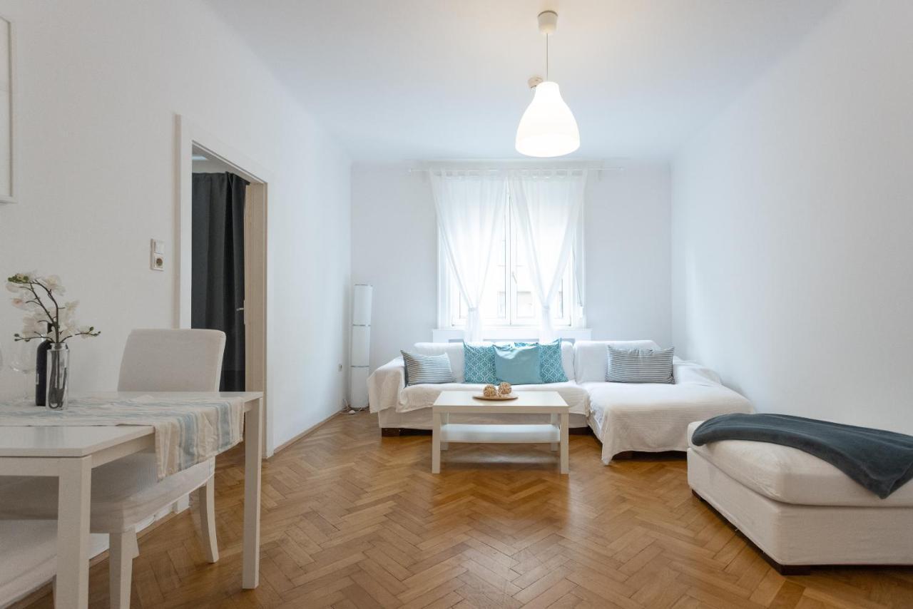 City Center Operastreet Apartment "Italy" Wenen Buitenkant foto